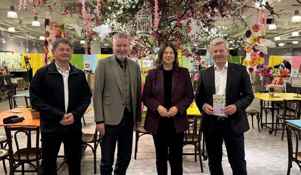 Frühlingsmarkt in Langgasse belebt leerstehende Immobilie und bietet Messe und Kultur Frühlingsmarkt in Langgasse belebt leerstehende Immobilie und bietet Messe und Kultur