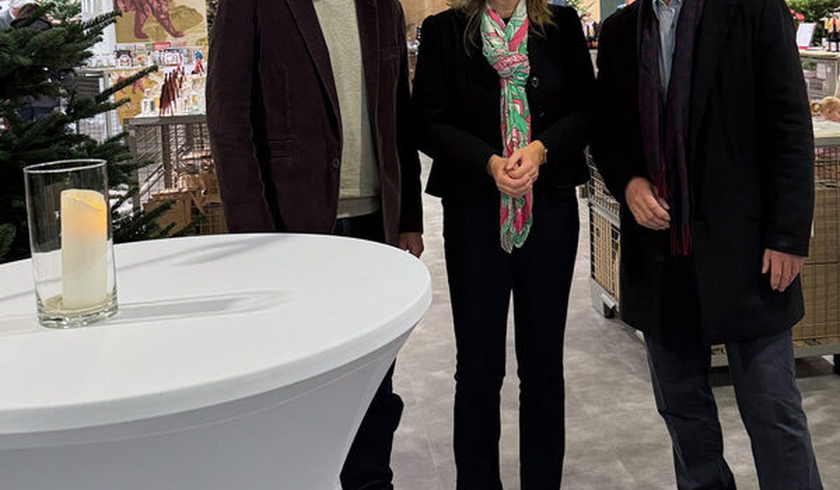 Leerstehendes SportScheck-Gebäude in Wiesbaden wird für Adventsmarkt genutzt Leerstehendes SportScheck-Gebäude in Wiesbaden wird für Adventsmarkt genutzt