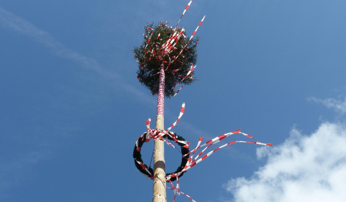 Maibaum Vaterstetten 2023: Traditionelles Aufstellen und Festprogramm Zusammengefasst