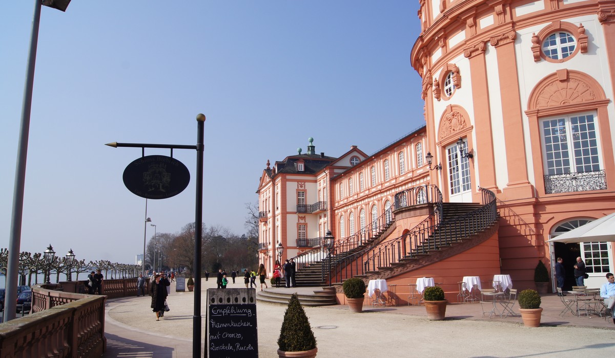 Paul Thomas Andersons dystopische Satire One Battle After Another im Schloss Biebrich