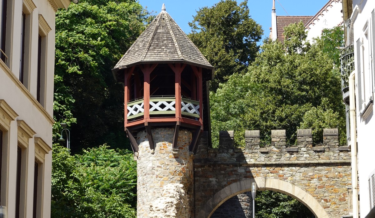 Rätsel um die Heidenmauer in Wiesbaden: Vortrag über mögliche Funktionen römischer Anlage