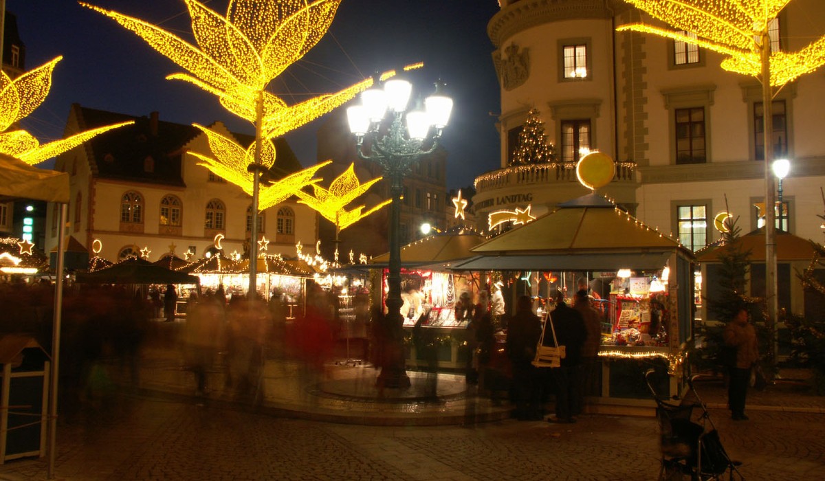 Sternschnuppen‑Markt in Wiesbaden: An vier Adventssamstagen kostenlos mit Bus und Bahn Sternschnuppen‑Markt in Wiesbaden: An vier Adventssamstagen kostenlos mit Bus und Bahn