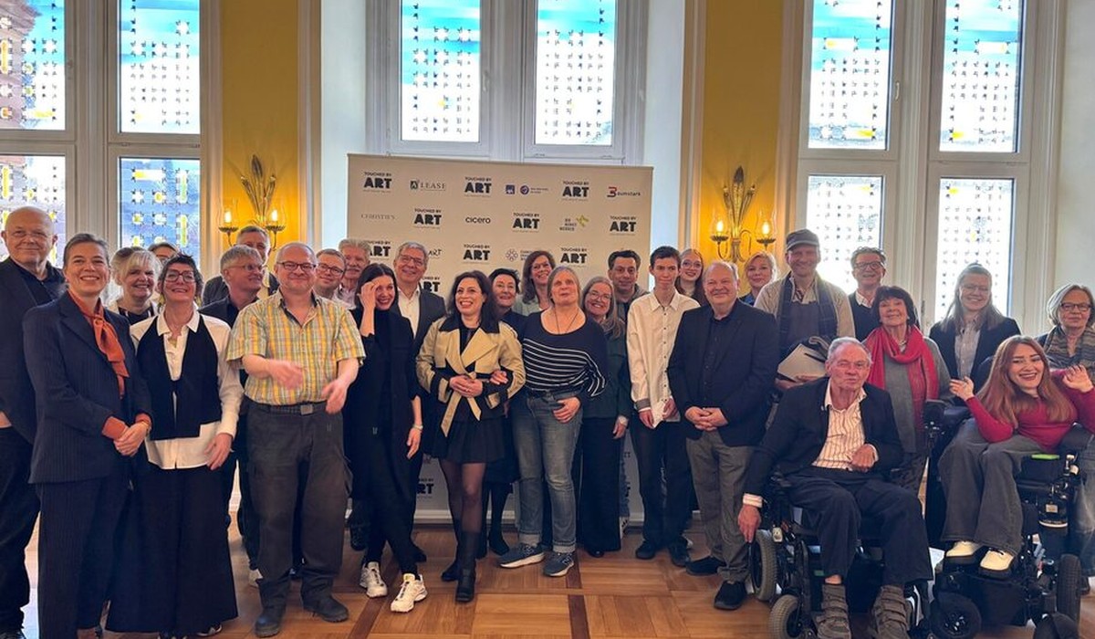 Wiesbaden startet inklusives Kunstprojekt mit zehn Tandems und Auktion