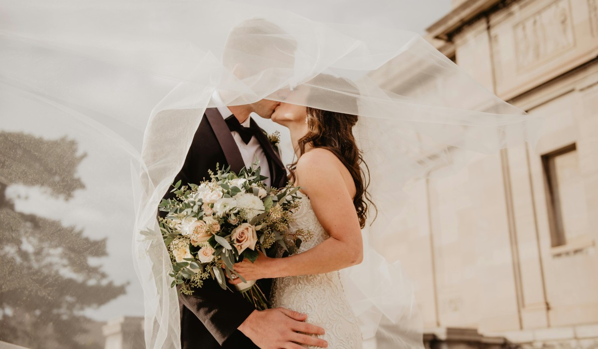 Wiesbaden wirbt um Brautpaare: Jagdschloss Platte und Kurhaus präsentieren sich in Frankfurt